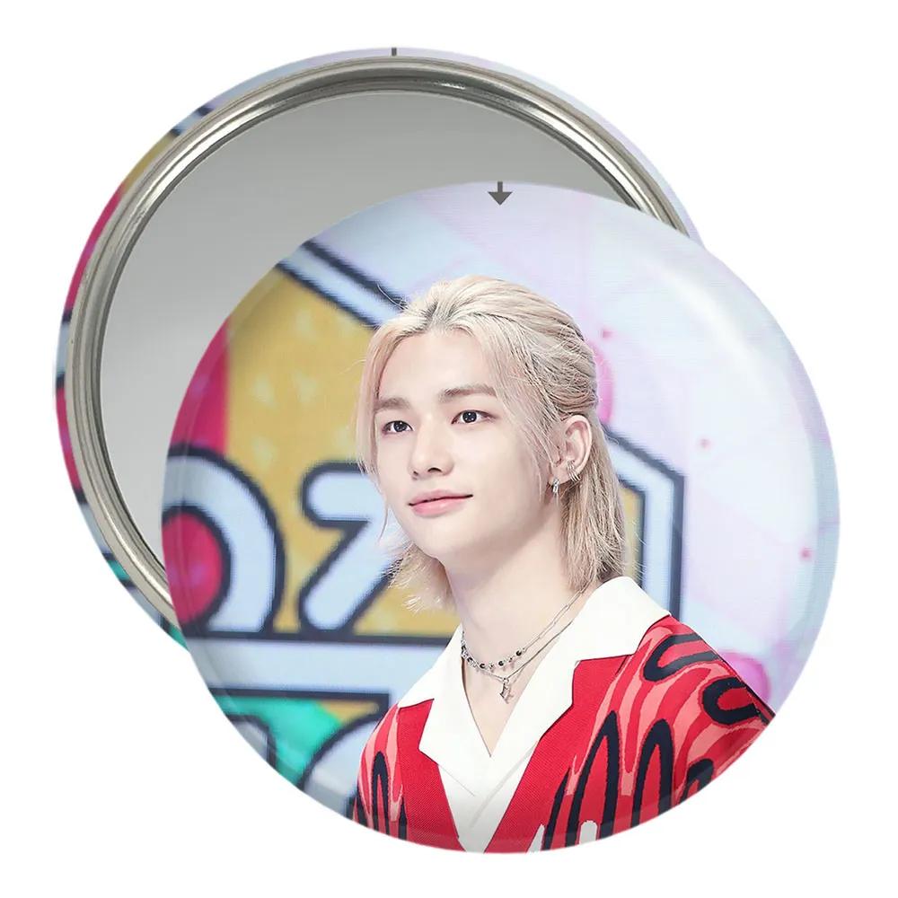 آینه جیبی خندالو مدل هیونجین گروه استری کیدز Stray Kids  کد 11870
