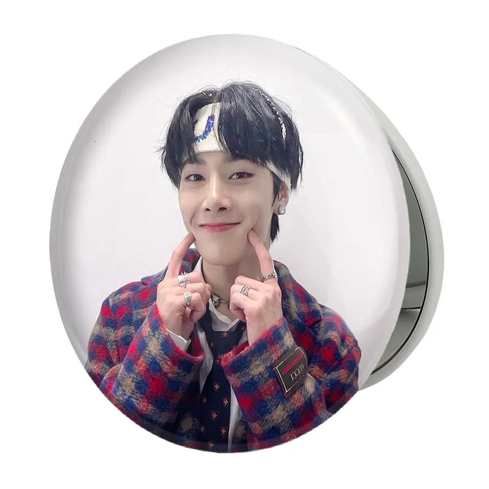 آینه جیبی خندالو طرح آی ان گروه استری کیدز Stray Kids مدل تاشو کد 11850