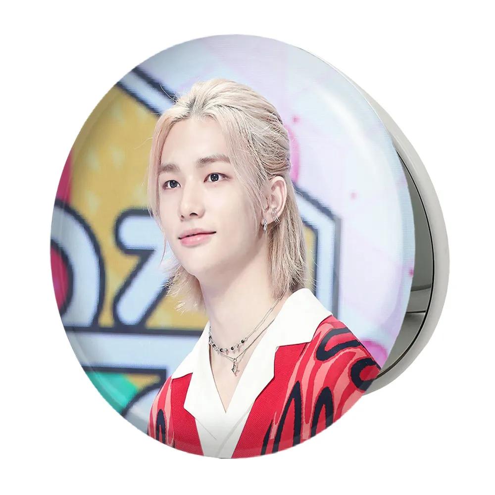 آینه جیبی خندالو طرح هیونجین گروه استری کیدز Stray Kids مدل تاشو کد 11870
