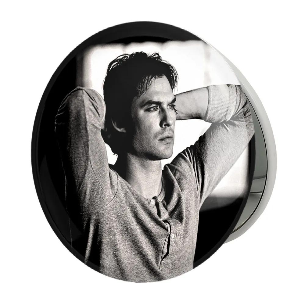 آینه جیبی خندالو طرح دیمون سالواتوره خاطرات یک خون آشام  The Vampire Diaries  مدل تاشو کد 23703