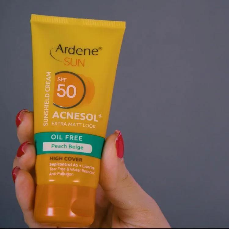 کرم ضد آفتاب رنگی آردن سان SPF 50 مدل Peach Beige محافظ UVA،UVB مناسب انواع پوست حجم 50 میلی لیتر مجموعه دو عددی ‌ — تصویر ۲