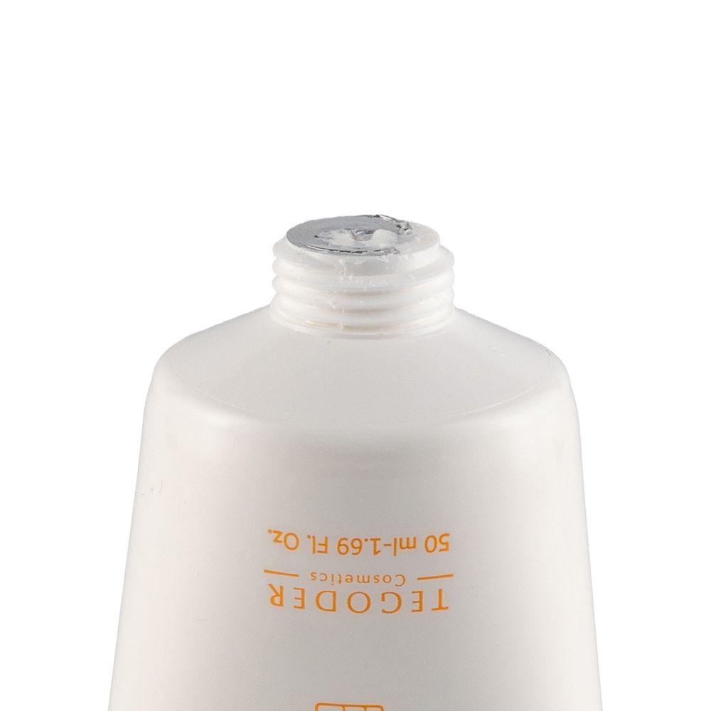 ضد آفتاب بی رنگ با SPF 50 مناسب پوست چرب حجم 50 میلی لیتر تگودر — تصویر ۳