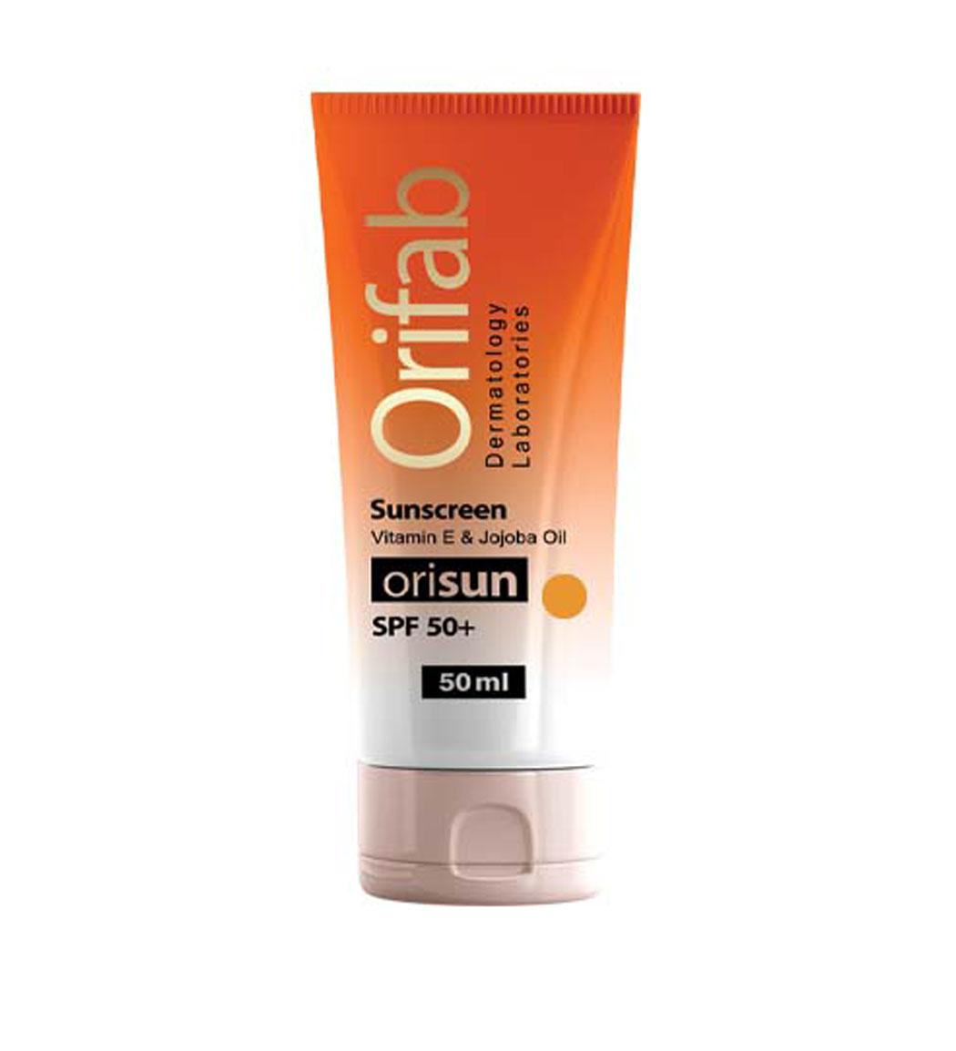 کرم ضد آفتاب فاقد چربی دارای spf50 مناسب انواع پوست بی رنگ حجم 50 میل